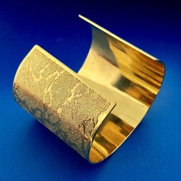 Vintage Francesca Visconti Gold Tone Cuff Bracelet. OS - Picture 2 of 3